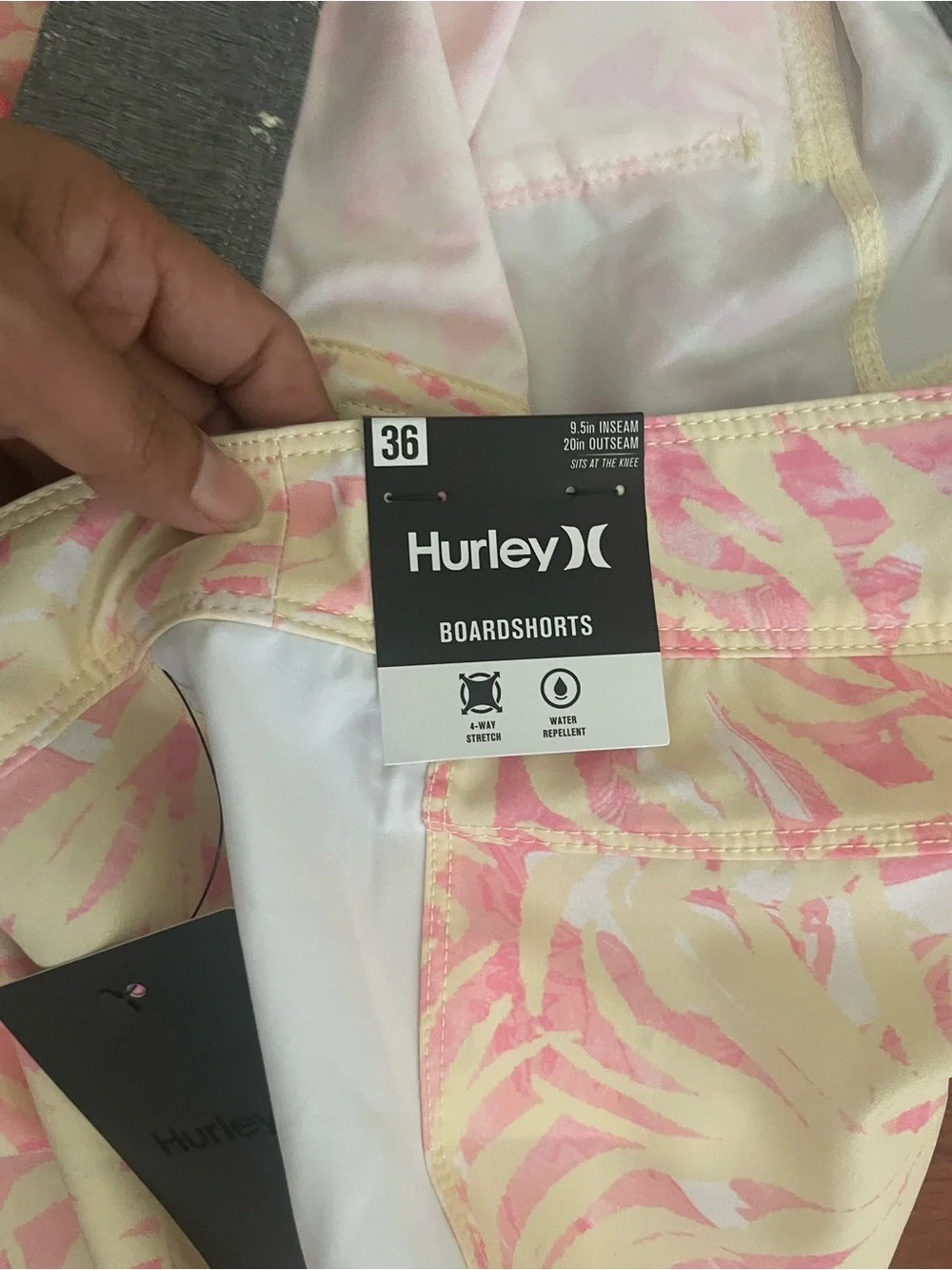 Hurley Men’s Pale Yellow & Pink Palm-Print Board Shorts size 36